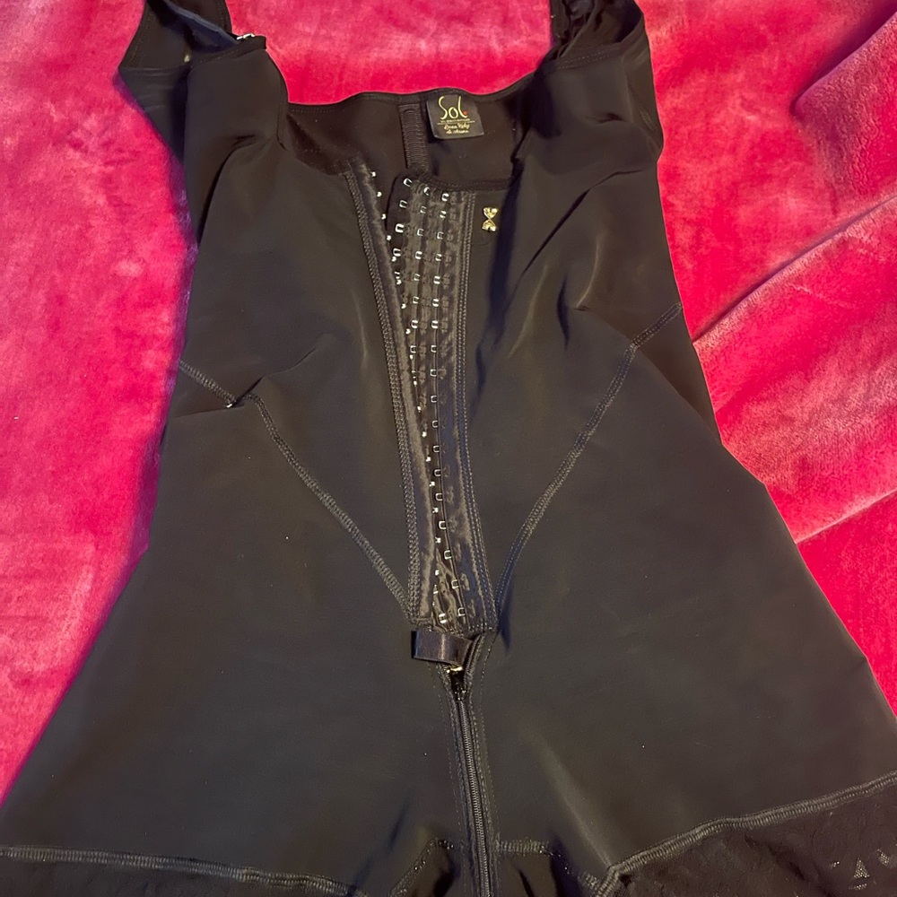 Hourglass Shapewear - Mid-leg - Black